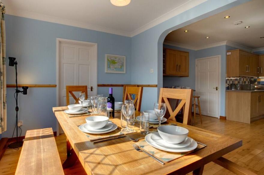 Ty Hyfryd - Five Bedroom House, Sleeps 11