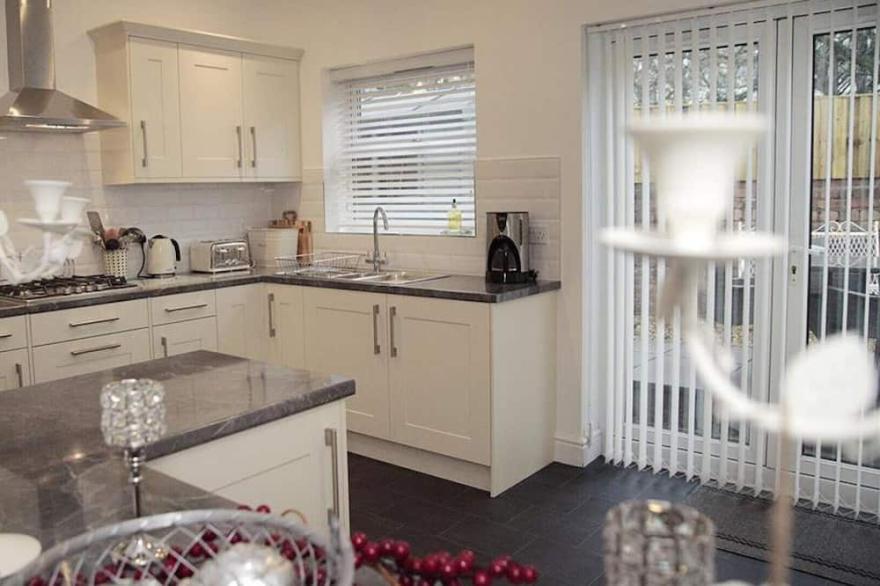 Promenade View - Four Bedroom House, Sleeps 8