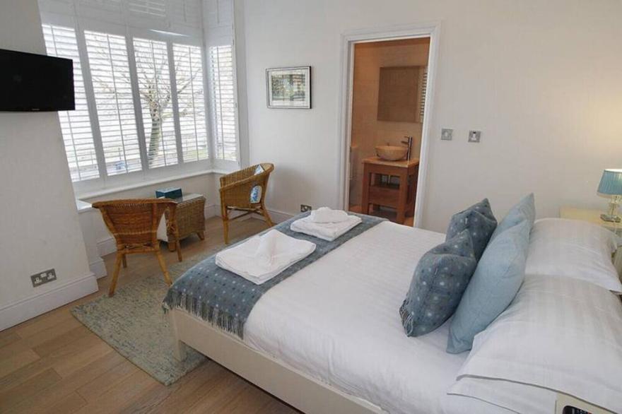 Promenade View - Four Bedroom House, Sleeps 8