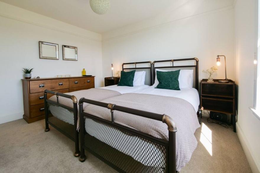 Beautiful Coastal House, 10 min walk to the beaches & SW Coast Path