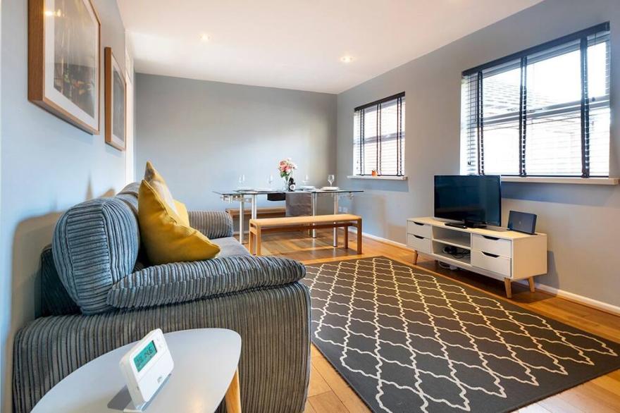 Pass the Keys | 2BR Luxury Apartment with Jacuzzi Bath