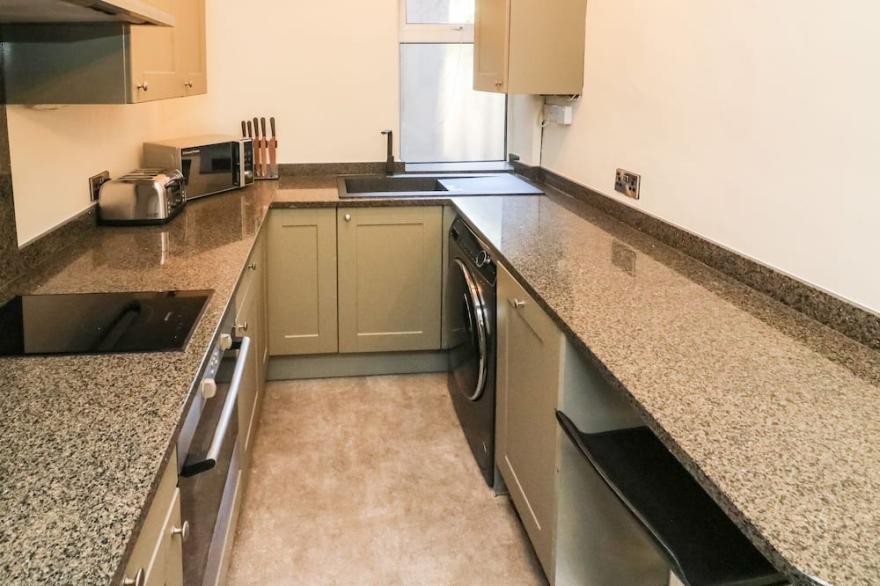 1A LOWER CROFT STREET, pet friendly, with open fire in Settle