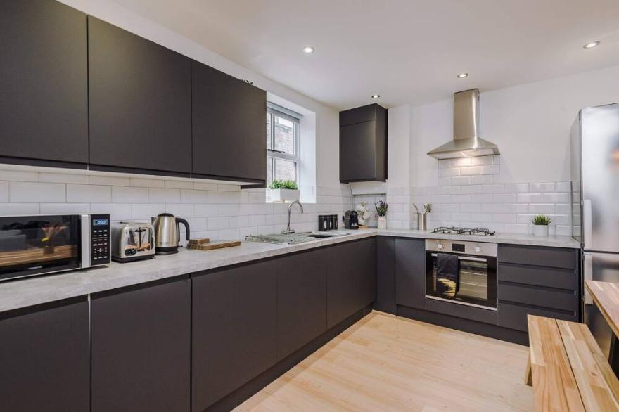 Host Apartments | The Roscoe Coach House