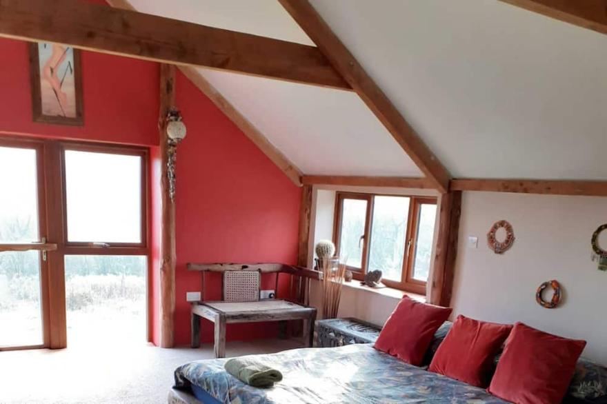 4 bed barn & Safari Tent, Pool-Hot Tub-Sauna 16pax