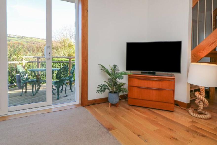 HILLSVIEW, family friendly, character holiday cottage in Combe Martin