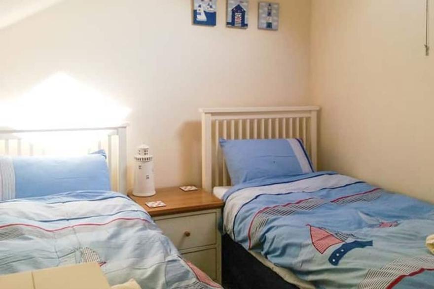 3 Bedroom House, Sleeps 6, With Parking for 3 Cars
