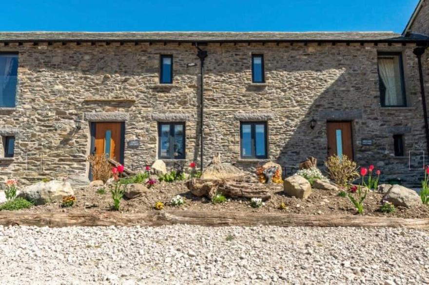 Stunning 3 bed cottage with exceptional views over fields and the Lakeland fells