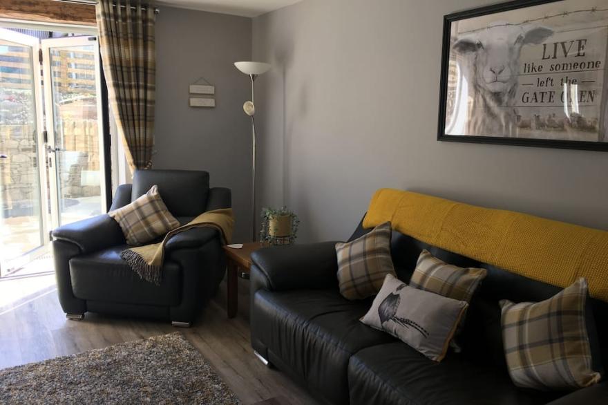 Stunning 3 bed cottage with exceptional views over fields and the Lakeland fells