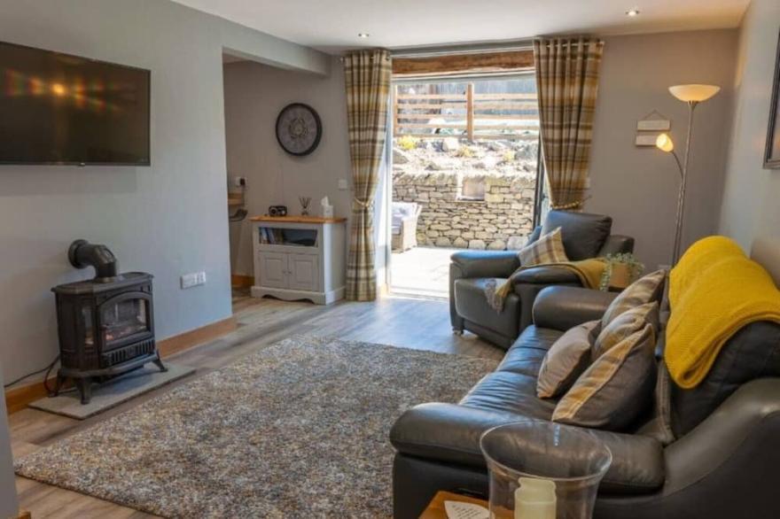 Stunning 3 bed cottage with exceptional views over fields and the Lakeland fells