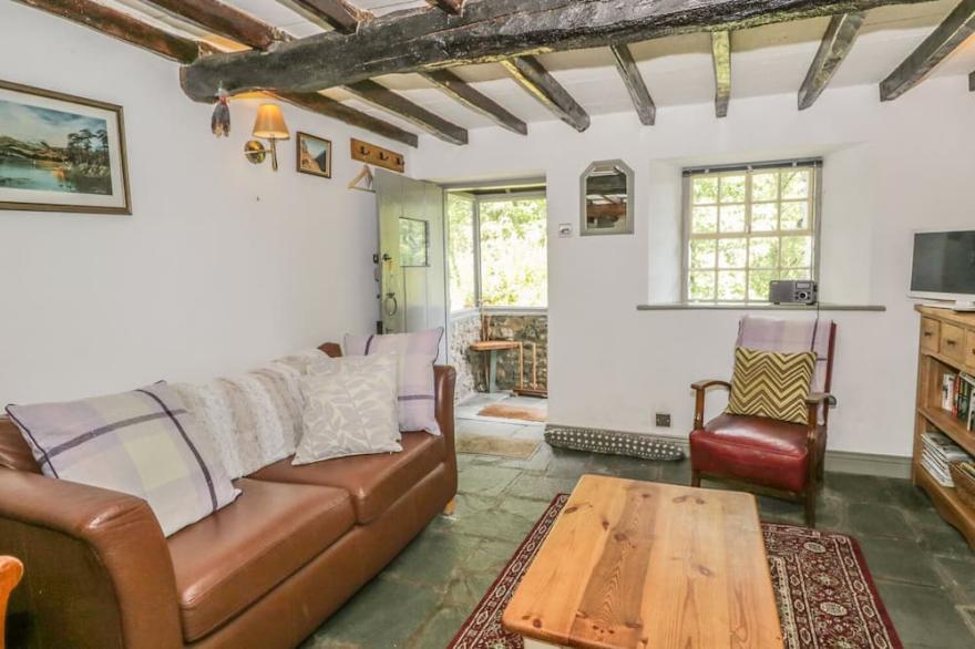 SELDOM SEEN, family friendly, with open fire in Pooley Bridge
