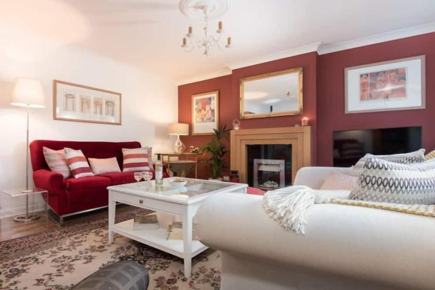 Braeside Holiday Apartment  - chic accommodation  sleeps 4 guests  in 2 bedrooms
