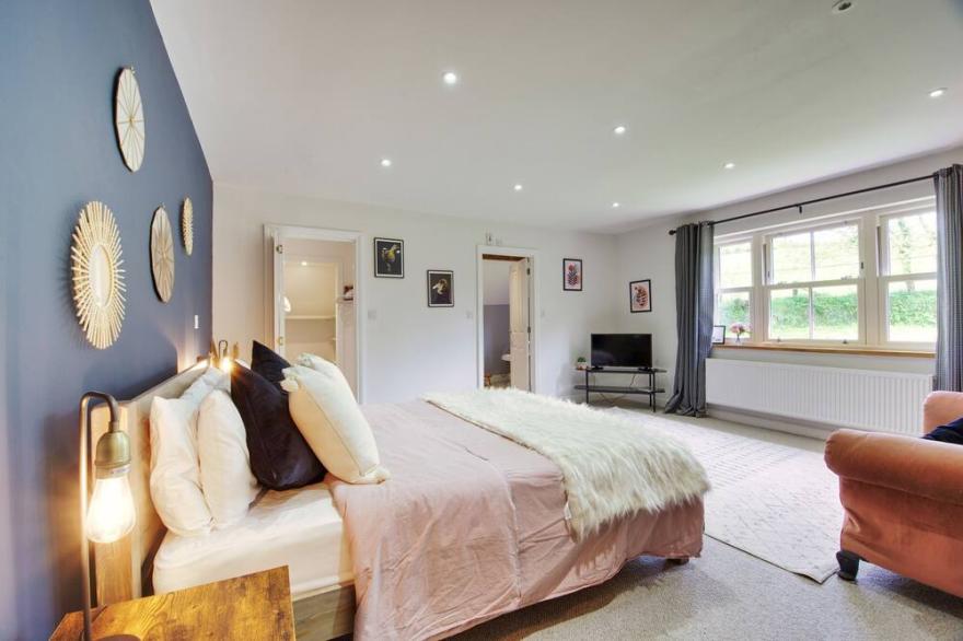 THE WING AT WARHAM, family friendly, with open fire in Dolton