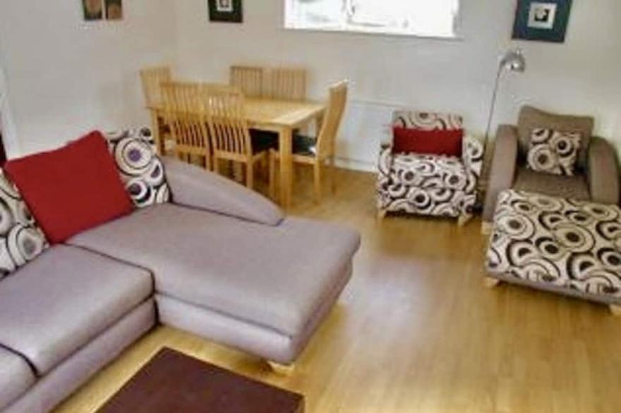 EUROPA COURT -- MAWGAN PORTH BUNGALOW --BEACH LOCATION,  Swimming pool/  Tennis