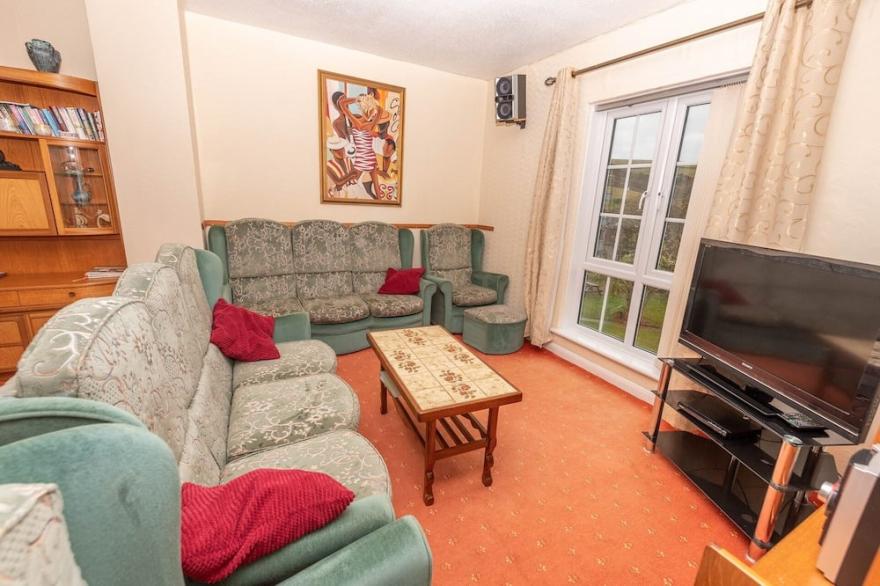 Barton House - Four Bedroom House, Sleeps 8