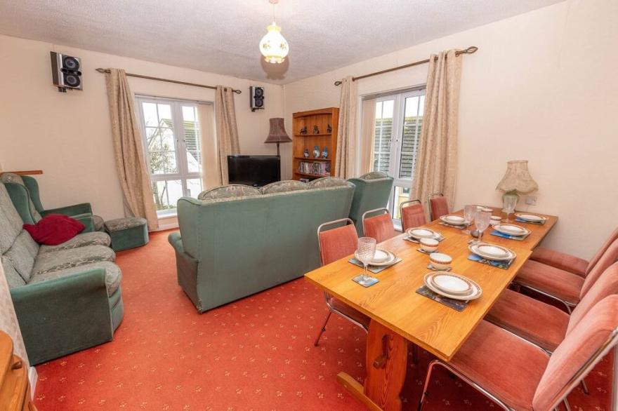 Barton House - Four Bedroom House, Sleeps 8