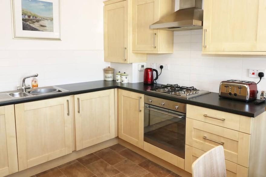 5 CHANDLERS YARD, pet friendly, country holiday cottage in Burry Port