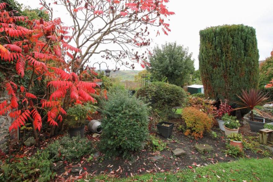 LAURGETHS HOUSE, pet friendly, with open fire in Bishop's Castle