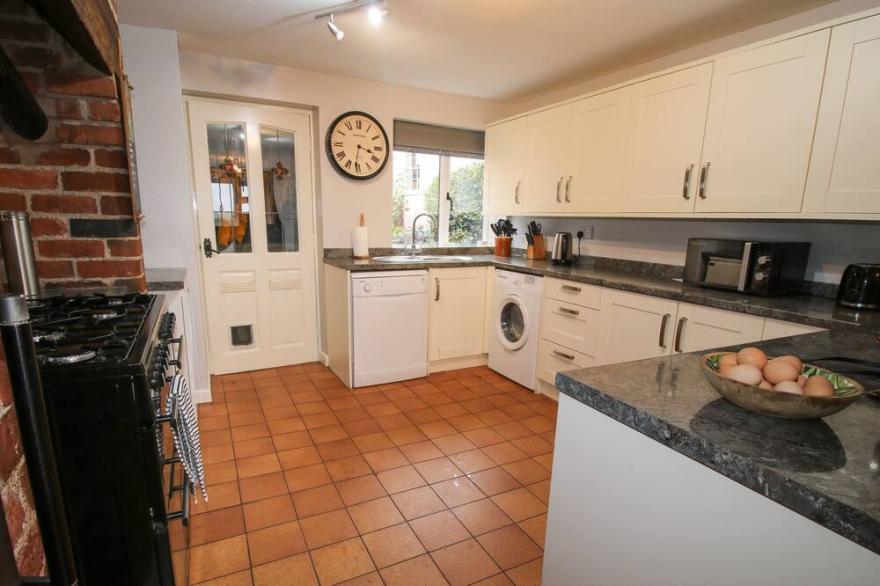 LAURGETHS HOUSE, pet friendly, with open fire in Bishop's Castle