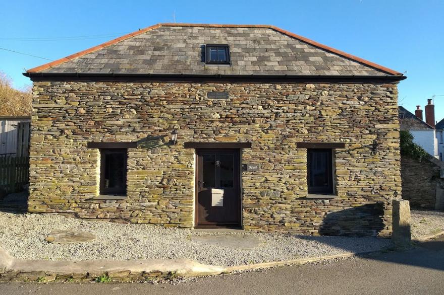 Lovely village Cottage / Barn Conversion nr Trebarwith Strand Beach. Sleeps 2-3