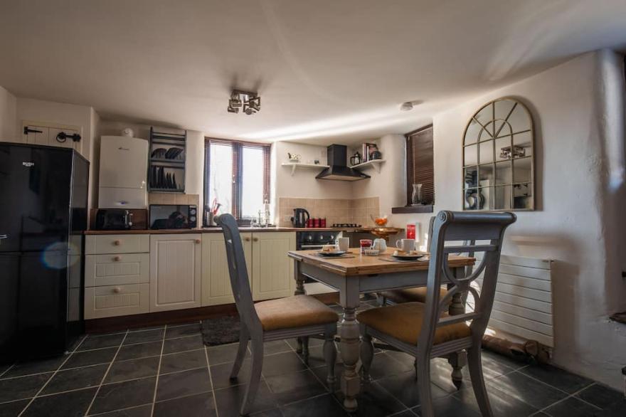 Lovely village Cottage / Barn Conversion nr Trebarwith Strand Beach. Sleeps 2-3