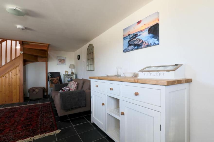 Lovely village Cottage / Barn Conversion nr Trebarwith Strand Beach. Sleeps 2-3