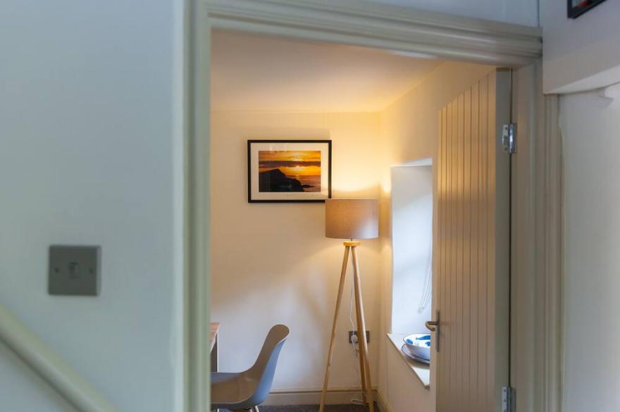TREWOLLA COTTAGE, family friendly, with a garden in Newquay