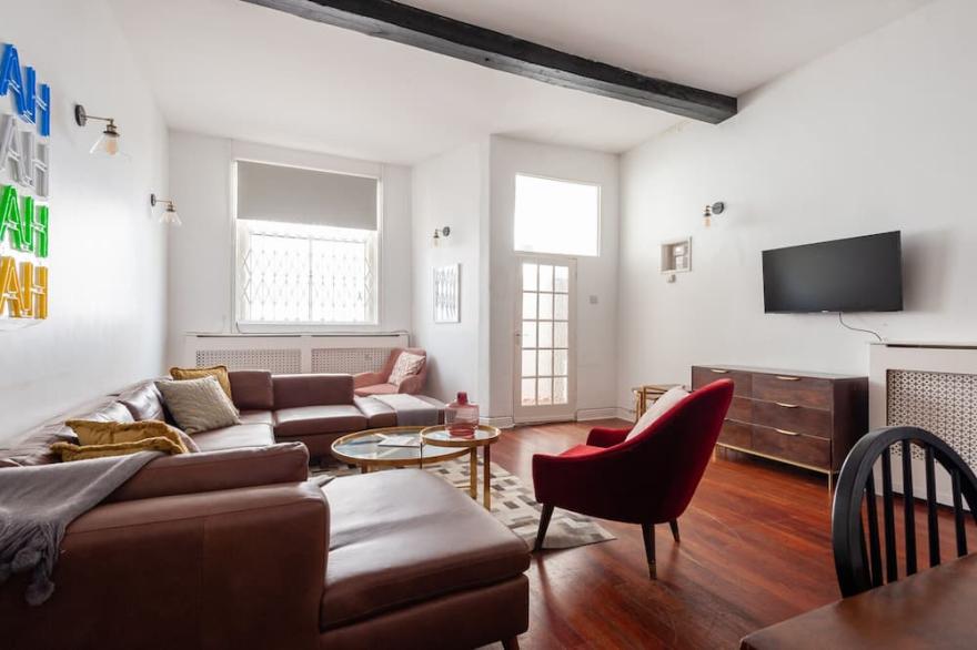 The South Kensington Mews - Lovely & Bright 5BDR Kensington Mews