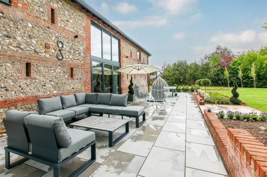 6 bedroom accommodation in Rhodes Minnis, near Folkestone