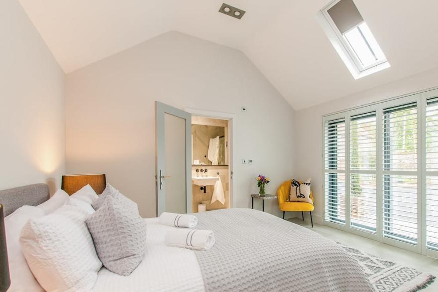 6 bedroom accommodation in Rhodes Minnis, near Folkestone