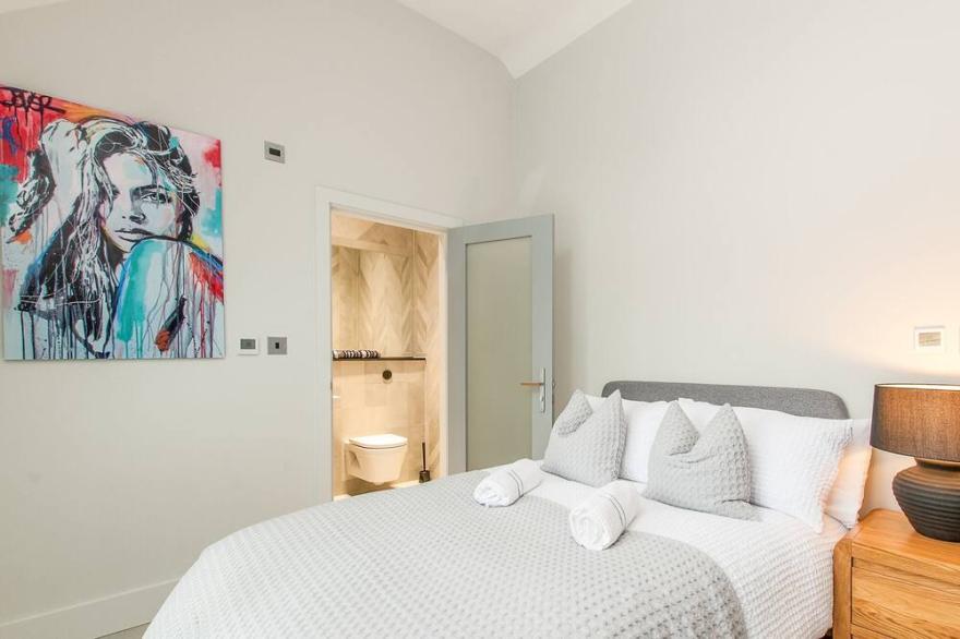 6 bedroom accommodation in Rhodes Minnis, near Folkestone