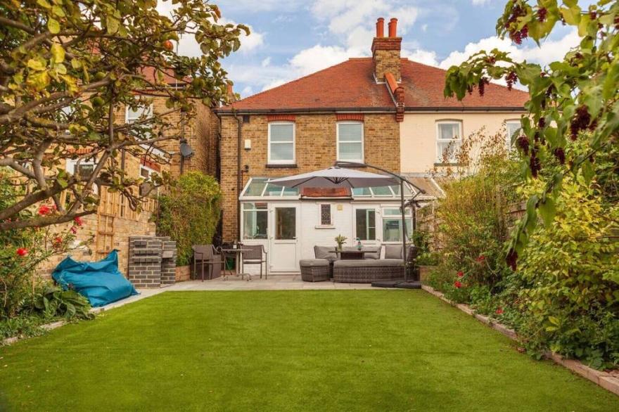 Lovely seaside house just minutes from sandy beaches - superb location