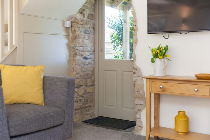 THE ANNEX - TREWOLLA COTTAGE, romantic in St Newlyn East