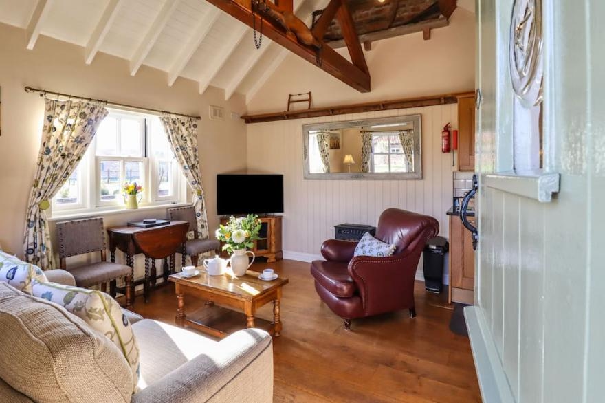 THE DAIRY, pet friendly, character holiday cottage in Burgh Le Marsh