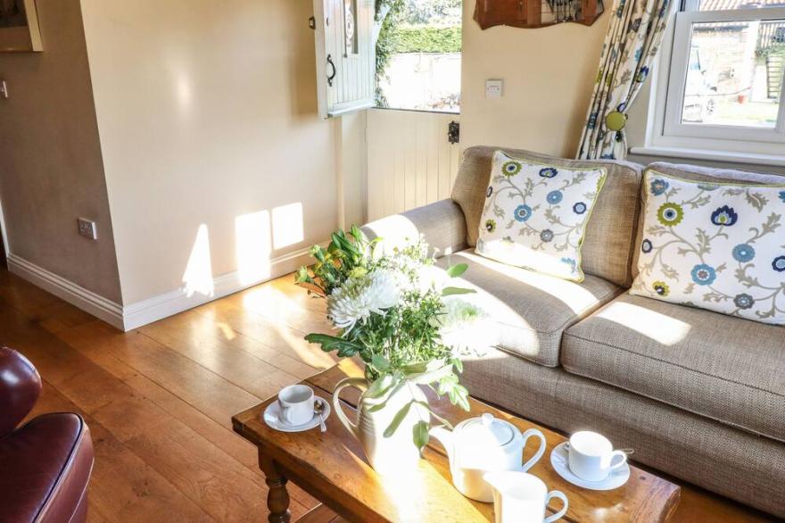 THE DAIRY, pet friendly, character holiday cottage in Burgh Le Marsh