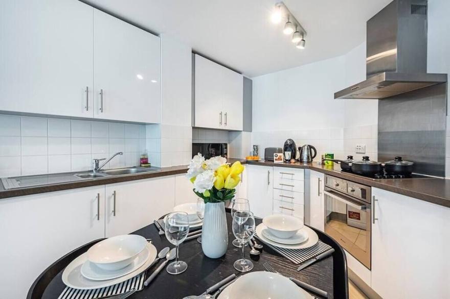 Central London 2 Bed Riverside