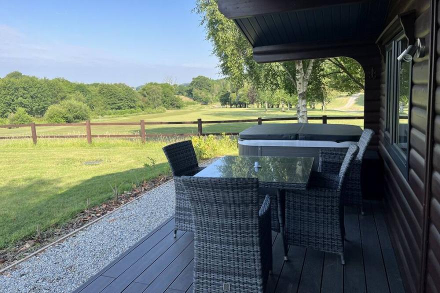 Chestnut, 6 Fingle Glen Lodges