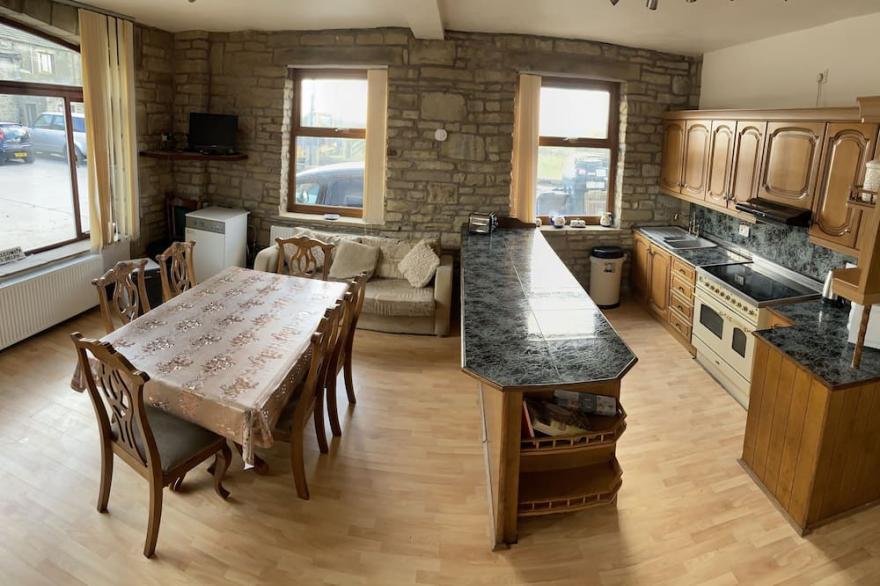 Delph Cottage set in lovley hamlet of Briercliffe