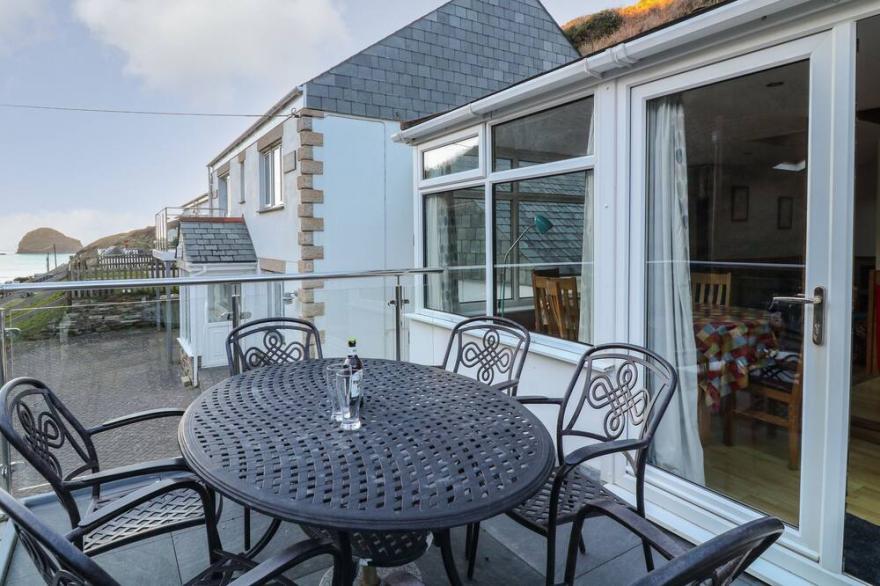 TIDES REACH, pet friendly, country holiday cottage in Tintagel