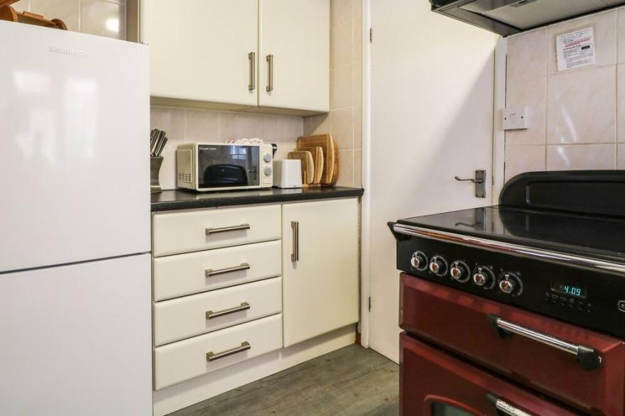 TIDES REACH, pet friendly, country holiday cottage in Tintagel