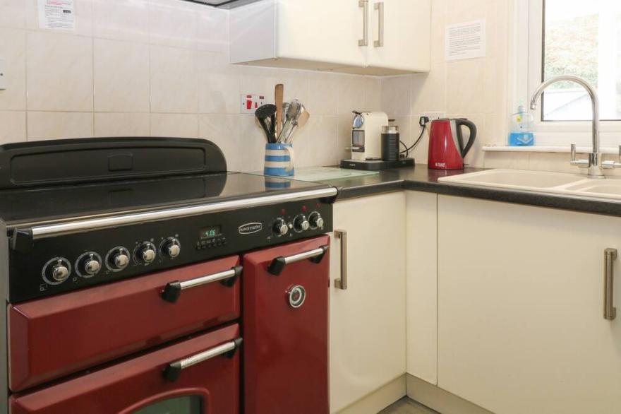 TIDES REACH, pet friendly, country holiday cottage in Tintagel
