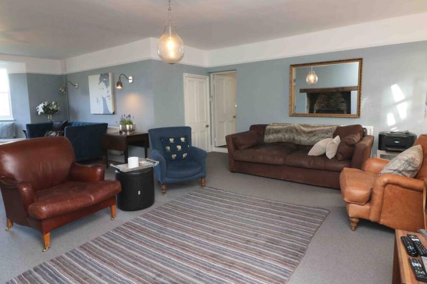 Country house with hot tub - make the most of our UK Summer!