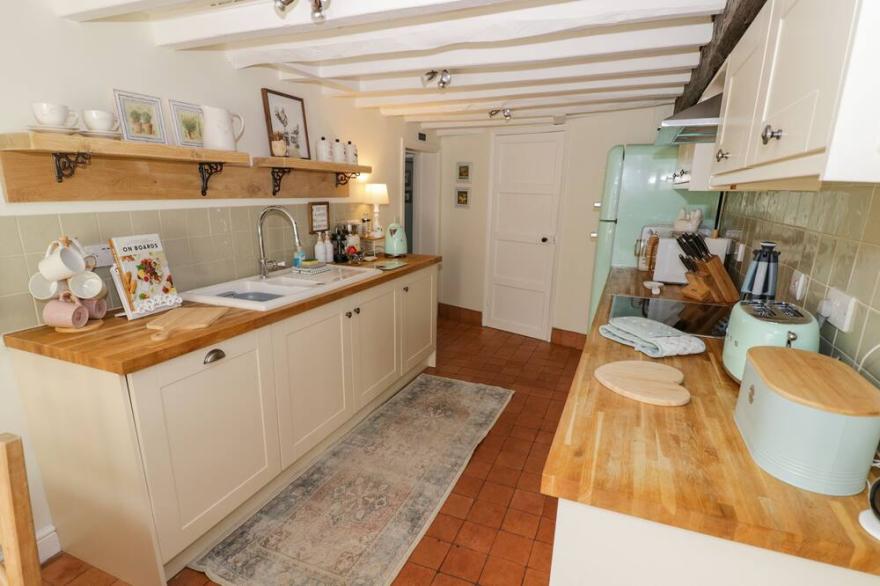 REX COTTAGE, family friendly, character holiday cottage in Willersey