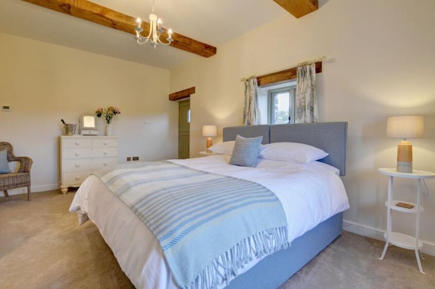 Barton Barn - Two Bedroom House, Sleeps 4
