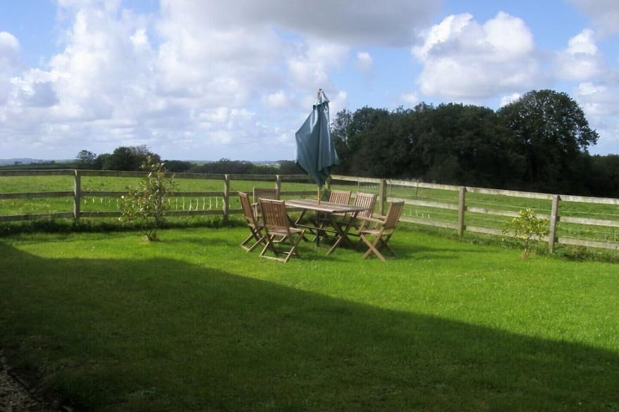 Meadow Cottage (Sleeps 8/9. 4 Bedrooms) Indoor heated pool and fishing lake