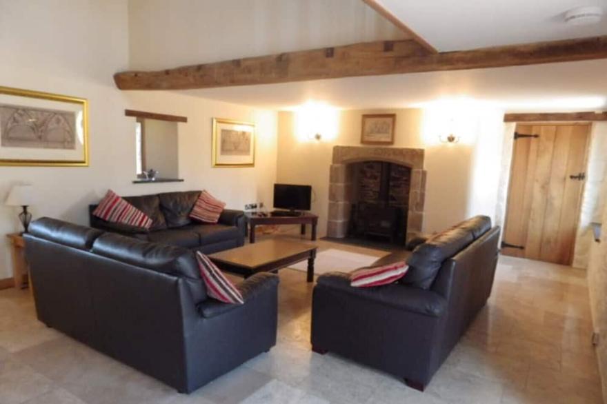 Meadow Cottage (Sleeps 8/9. 4 Bedrooms) Indoor heated pool and fishing lake