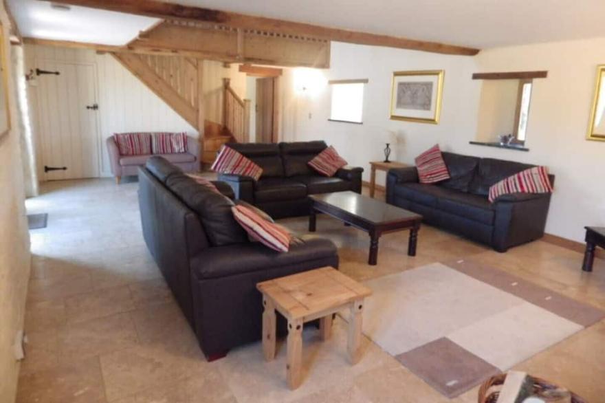 Meadow Cottage (Sleeps 8/9. 4 Bedrooms) Indoor heated pool and fishing lake