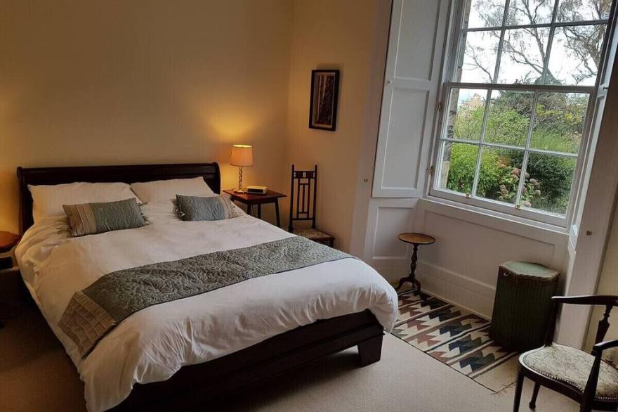 ALTIDO Gorgeous Georgian Flat, conveniently located