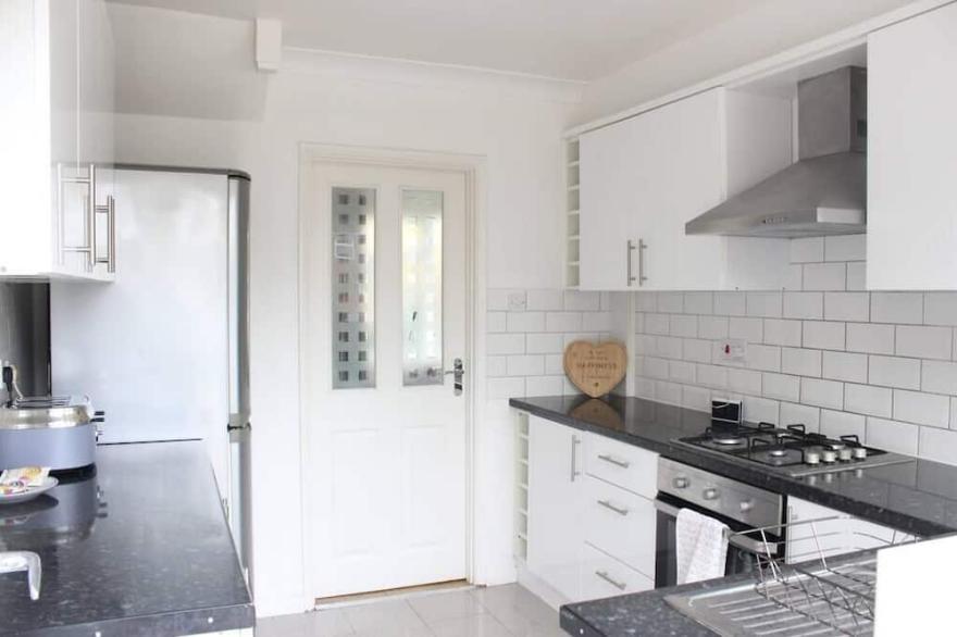 Private Comfortable 2 Bedroom Home away from Home