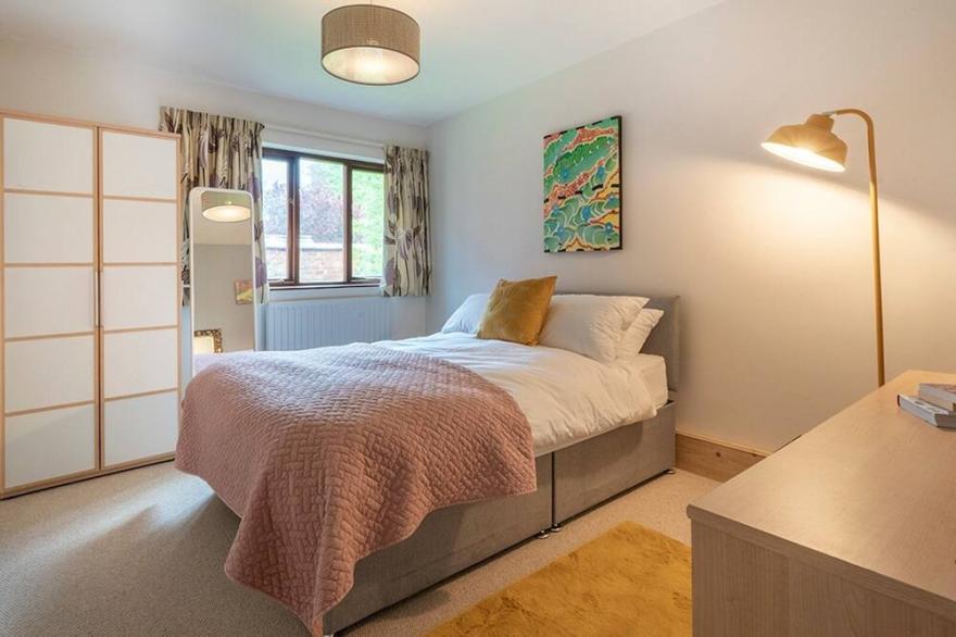 Pass the Keys | Stunning 3 BR Apt Leafy South Belfast with Lots Nearby