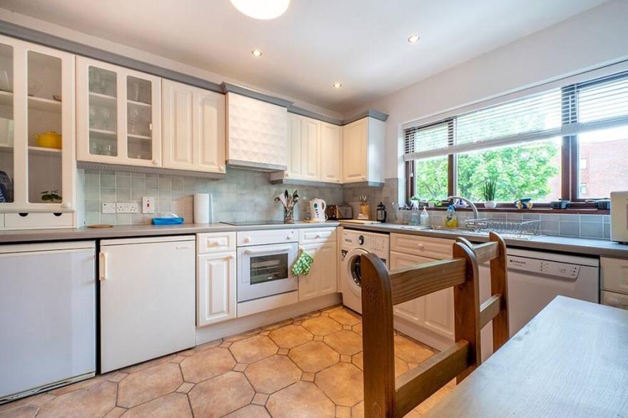 Pass the Keys | Stunning 3 BR Apt Leafy South Belfast with Lots Nearby
